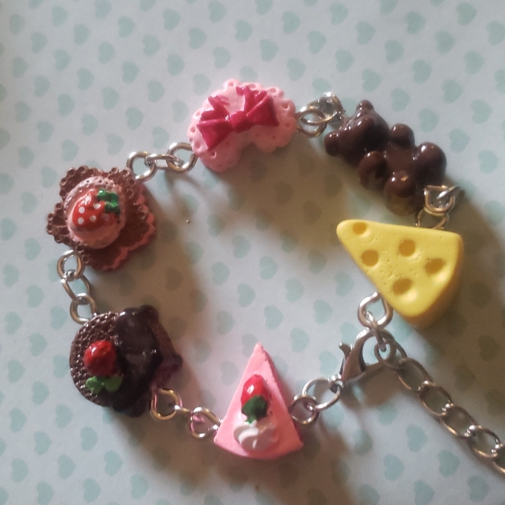 Kawaii Pastry Pastel Charm bracelet - Picture 2 of 3